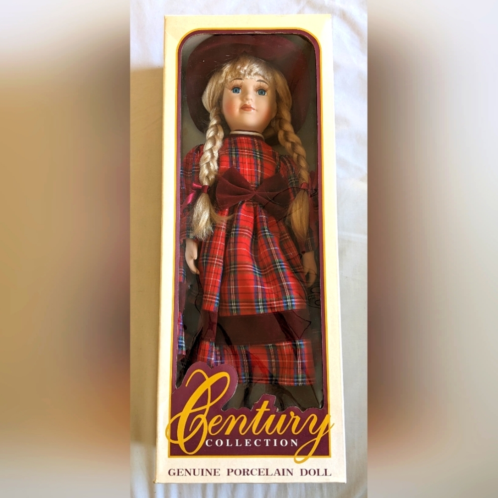 Century collection porcelaine doll